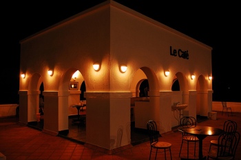 Le Cafe Night View
